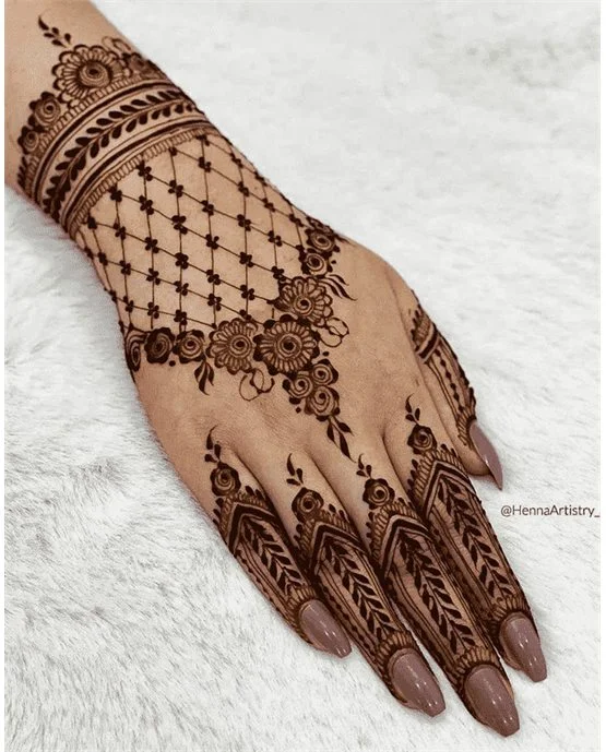 Stunning Accent And Overlay Covering Back Hand Mehndi Design